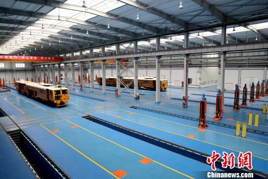 图为检修车间。　张远 摄